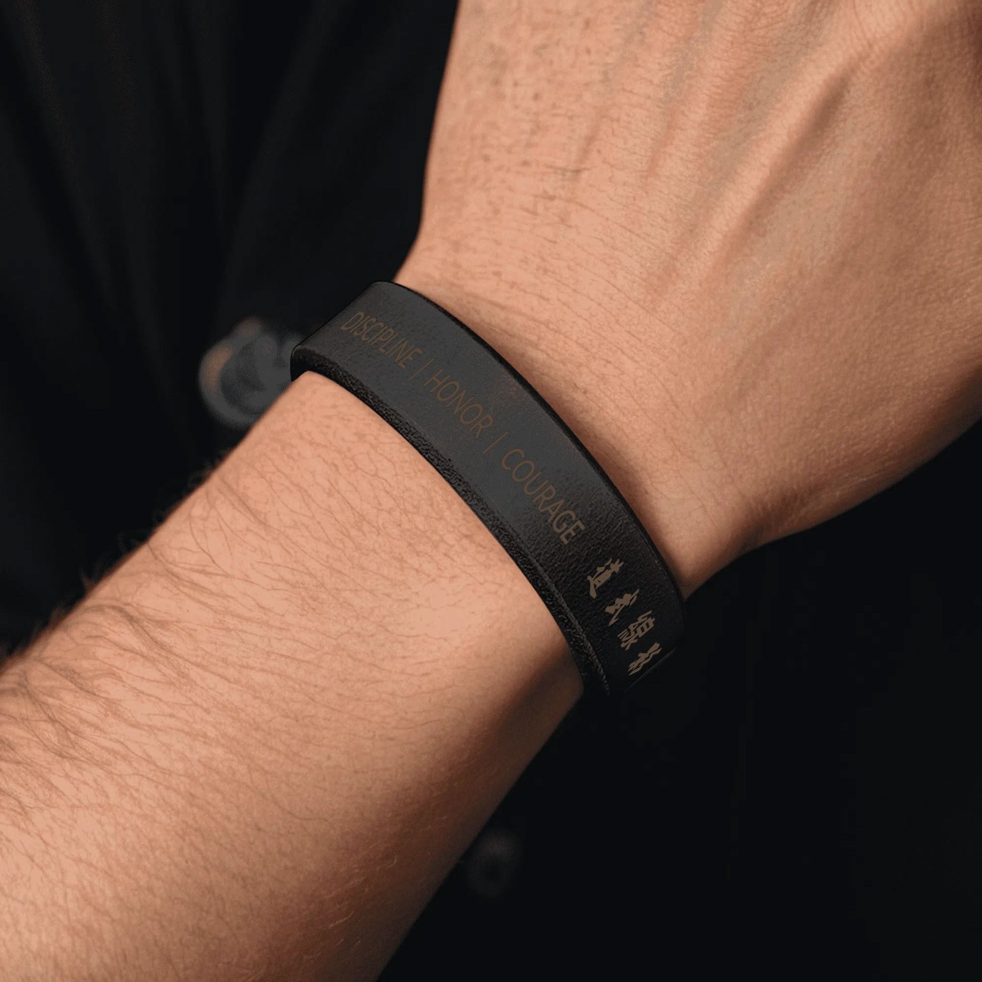 Silent Warrior Cuff – Engraved Leather Bracelet | HONOR | COURAGE | DISCIPLINE | 道武線影